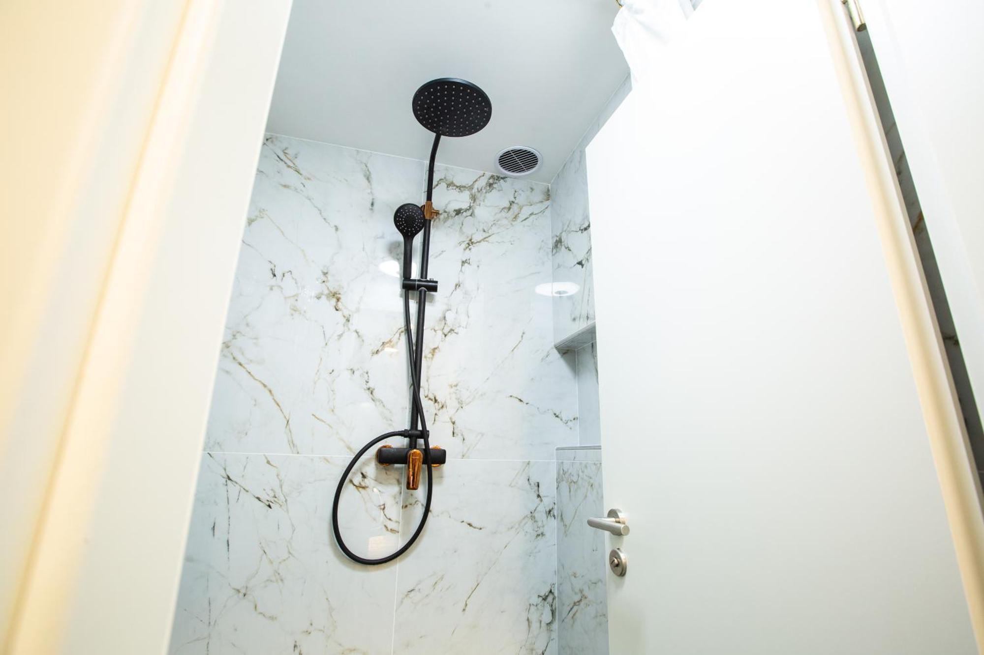 Aisha Hostel Ljubljana Bagian luar foto